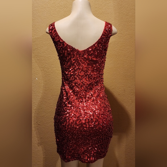 Verty, NWOT red sequence mini dress sz L - Picture 3 of 5